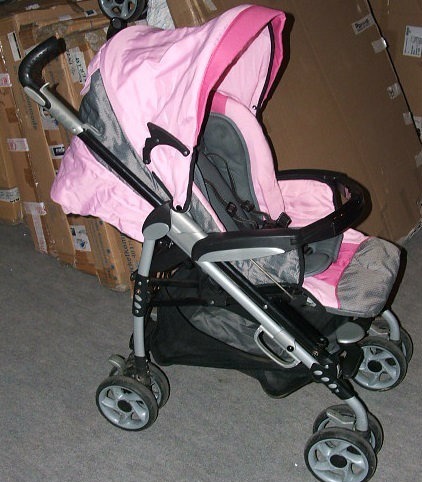 Pink-Szürke Ernyőre csukható babakocsi Pink-Szürke Ernyőre csukható babakocsi