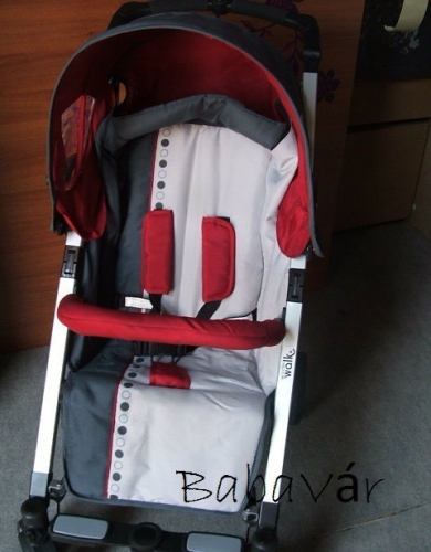 Wonderwalk ernyőre csukható bordó/ szürke babakocsi Wonderwalk ernyőre csukható bordó/ szürke babakocsi