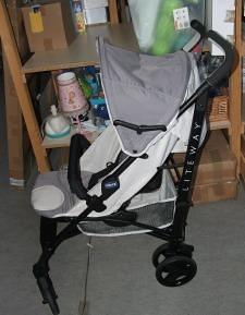 Chicco LiteWay ernyőre csukható sport babakocsi Szürke karfával Chicco LiteWay ernyőre csukható sport babakocsi Szürke karfával