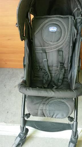 Chicco LiteWay ernyőre csukható sport babakocsi fekete karfával H. Chicco LiteWay ernyőre csukható sport babakocsi fekete karfával H.