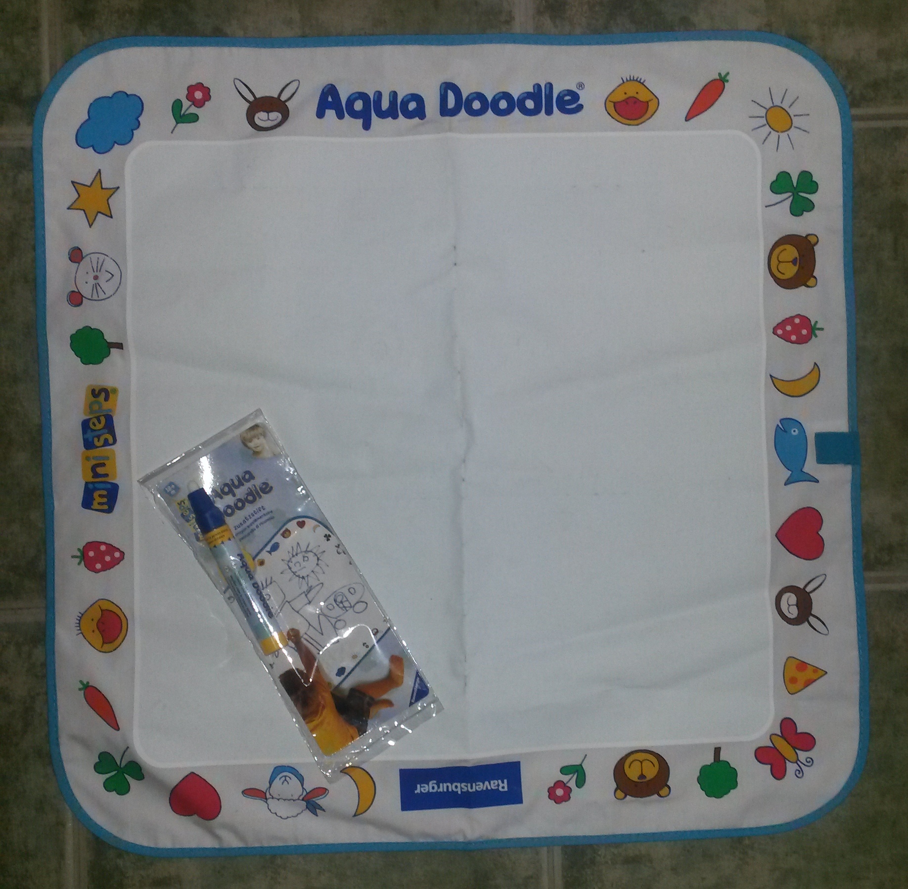 Ravensburger Aqua Doodle vízzel firkálható lap tollal Ravensburger Aqua Doodle vízzel firkálható lap tollal