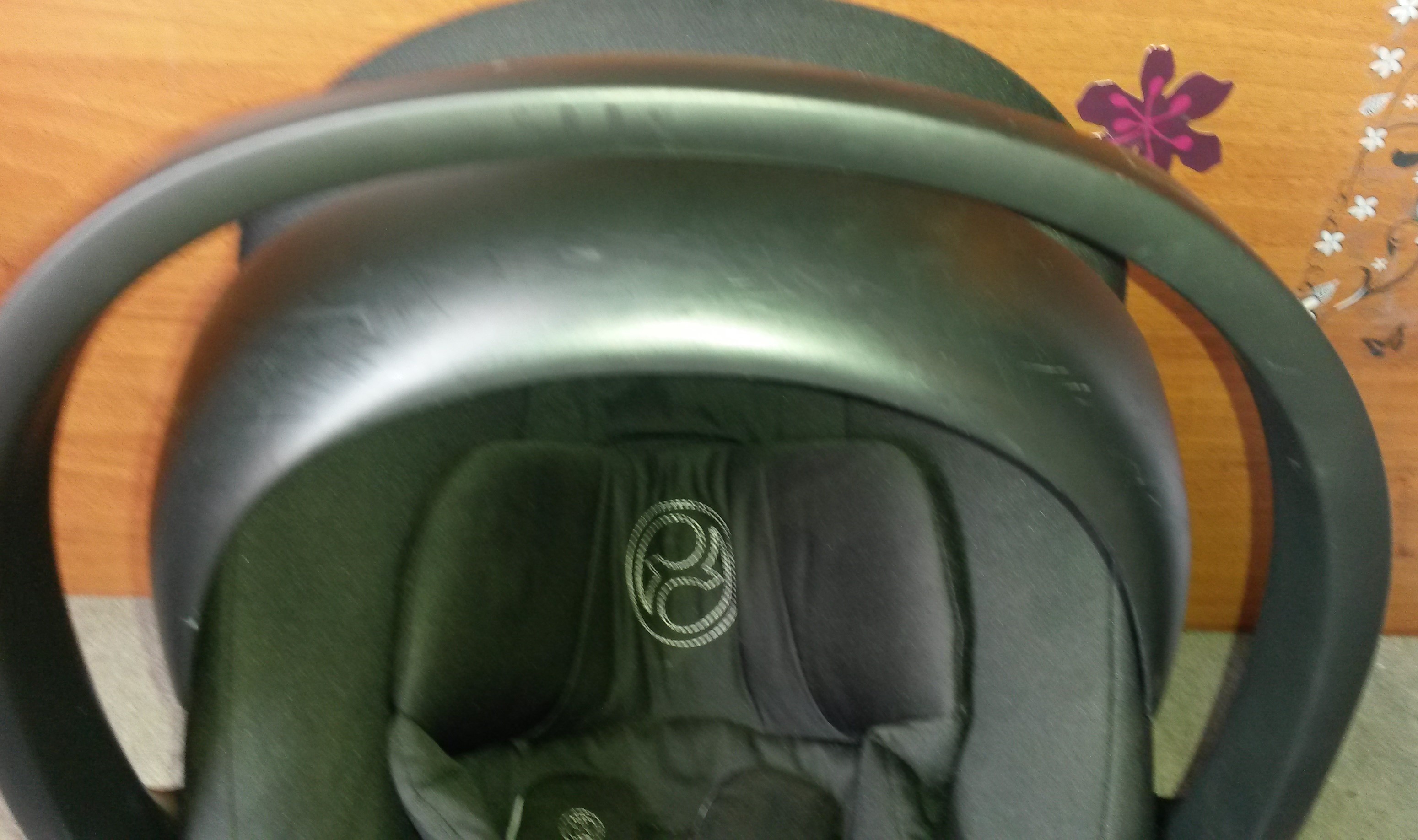 Cybex Aton Q Babahordozó Limestone Aton Q base fix izofixes rögzítőtalppal Cybex Aton Q Babahordozó Limestone Aton Q base fix izofixes rögzítőtalppal