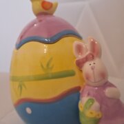 Húsvéti dekor: Nyuszis kerámia cukorkatartó